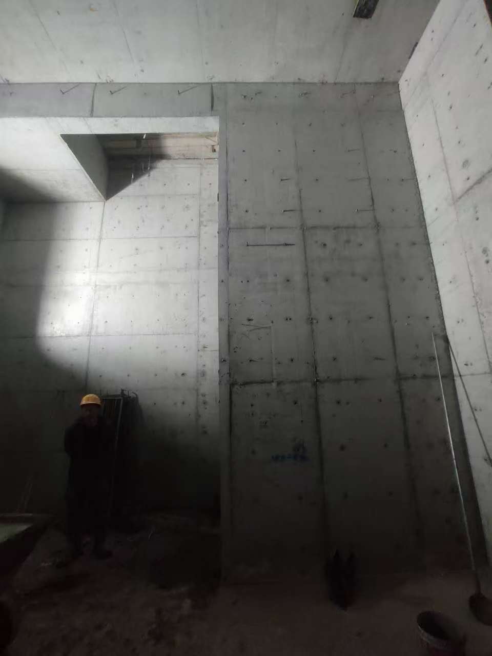 佛子山镇墙上开槽钢筋断了有影响吗